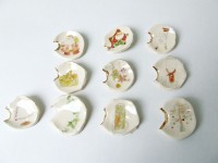 http://www.francesleeceramics.com/files/gimgs/th-4_small christmas badges.jpg